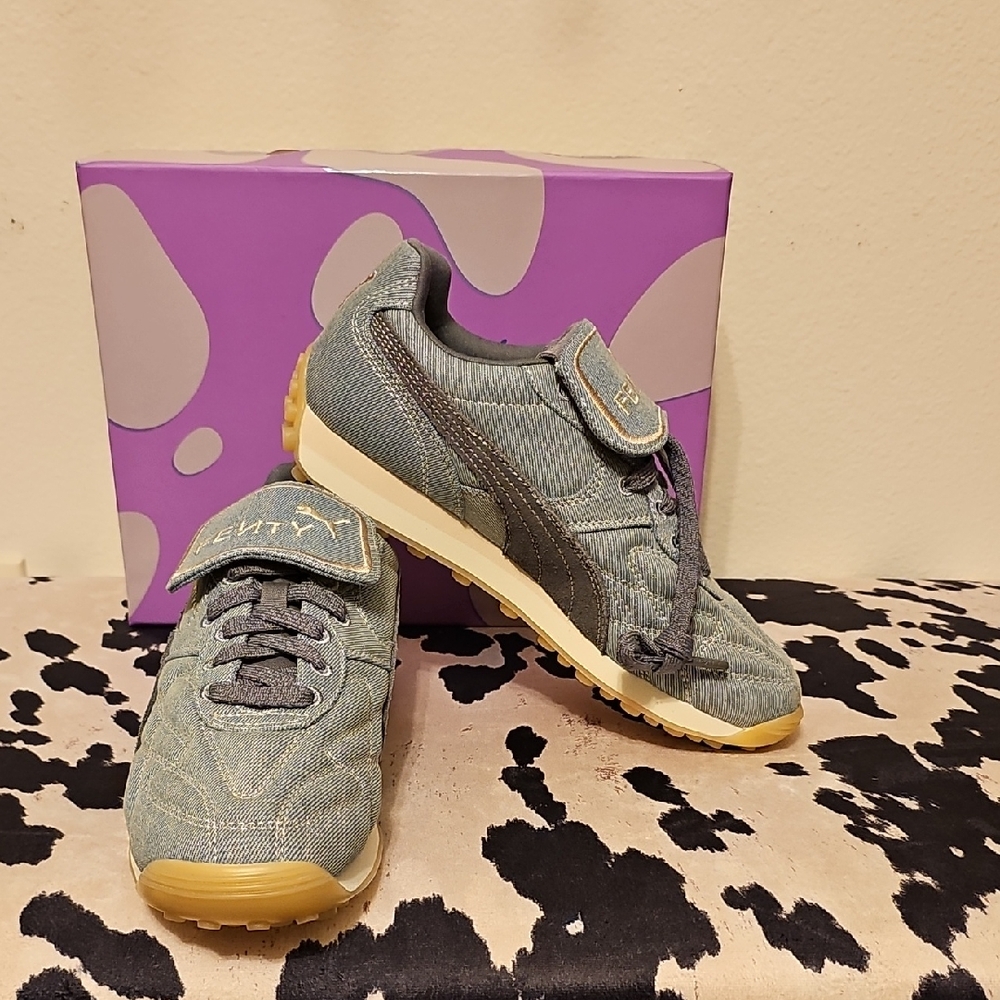 ●●PUMA "AVANTI SMURFS FENTY" NIB SIZE US 9 WOMENS●●